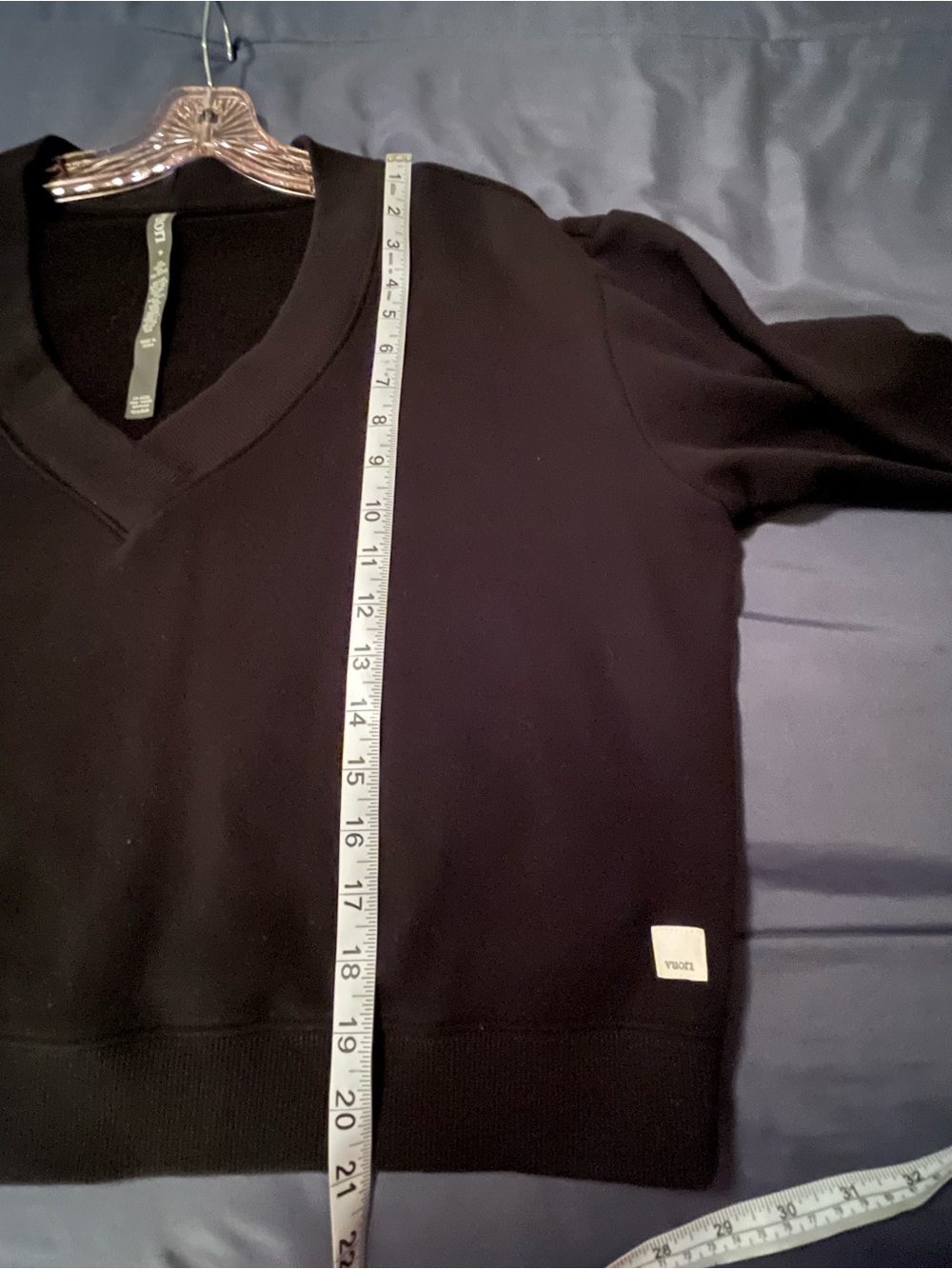 💞 EUC Vuori Sedona V-Neck Cropped Sweatshirt - Black - Sz Medium - Picture 7 of 9